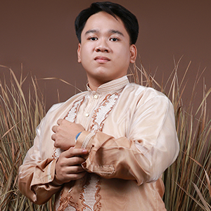 Picture of me with a brown barong